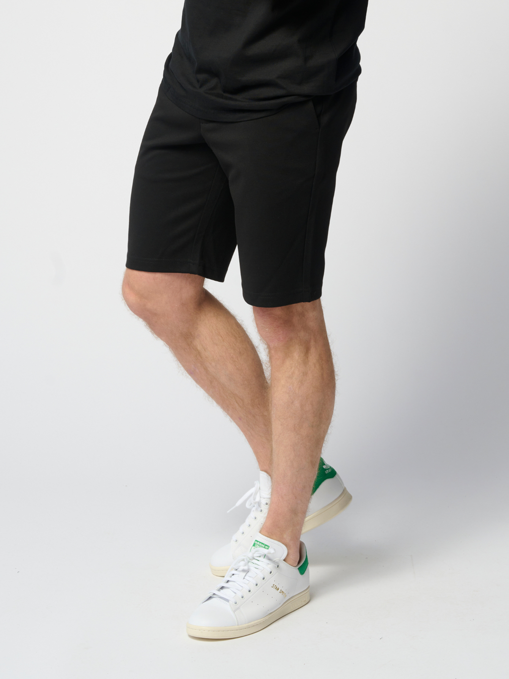 Performance Pants & 2 Performance Shorts - Pakketdeal