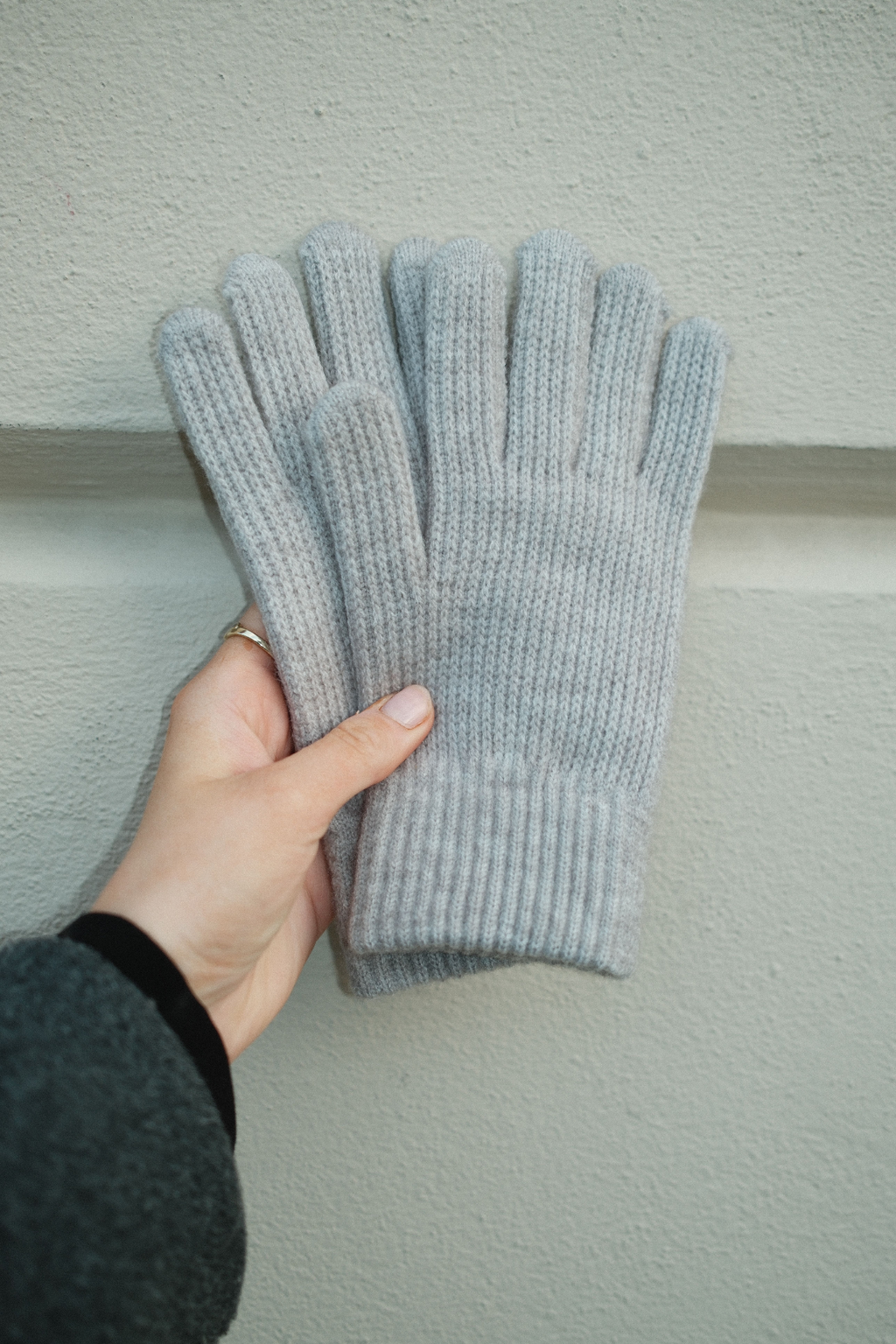 Knitted Gloves - Light Grey