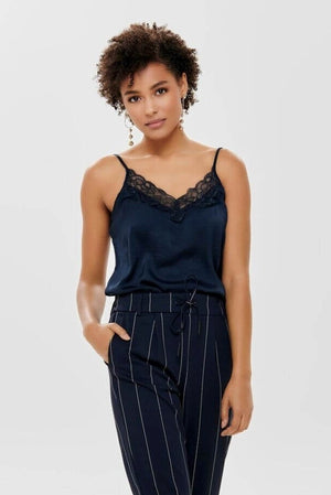 Top met kanten details - Sky Capstain