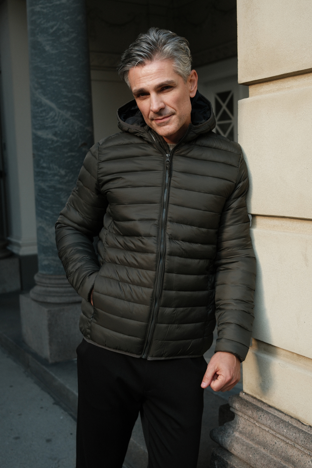 Lichte Pufferjas met capuchon - Olijf