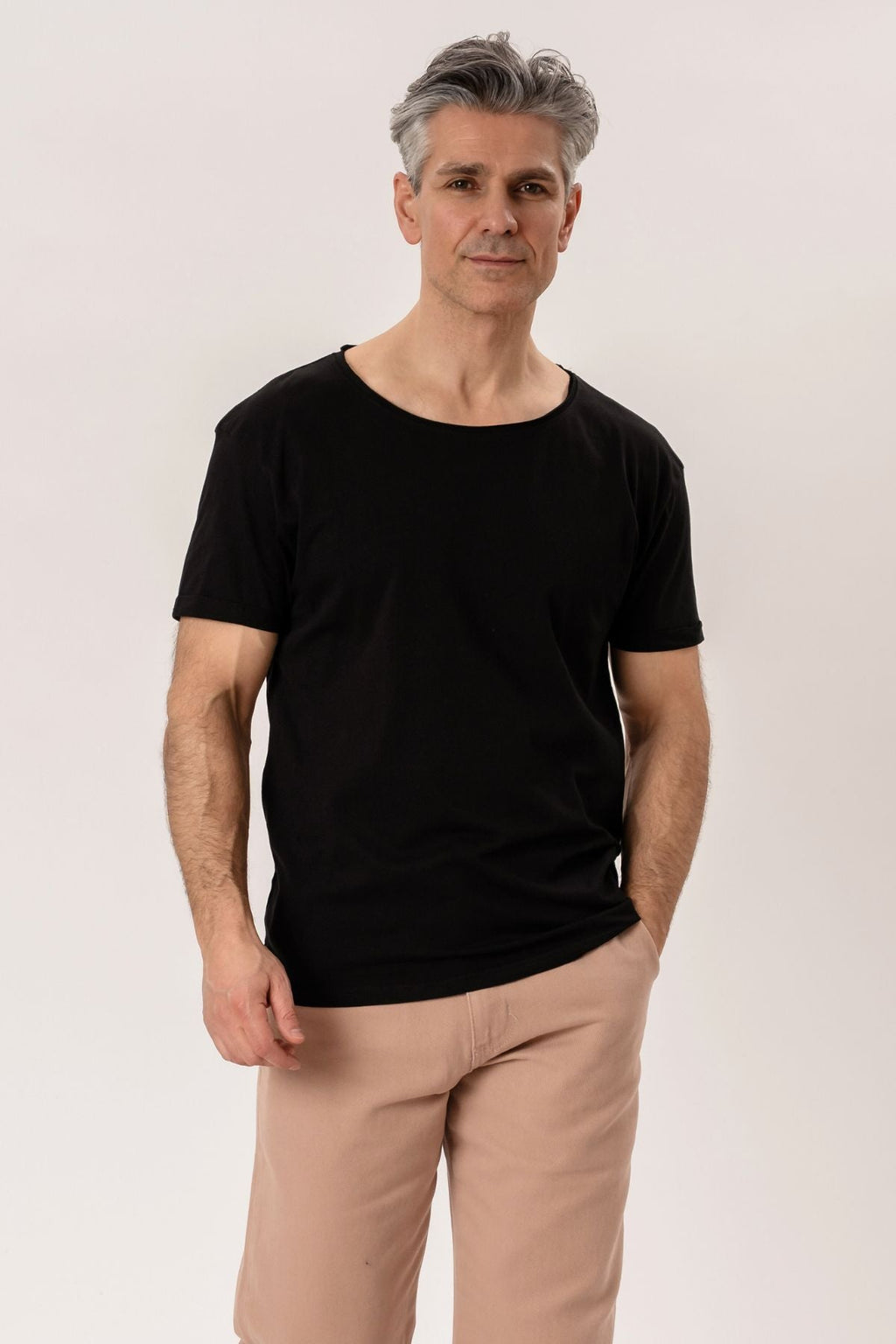 Deep Neck T-shirt - Black