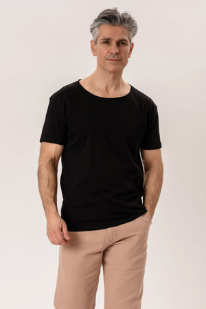Deep Neck T-shirt - Black