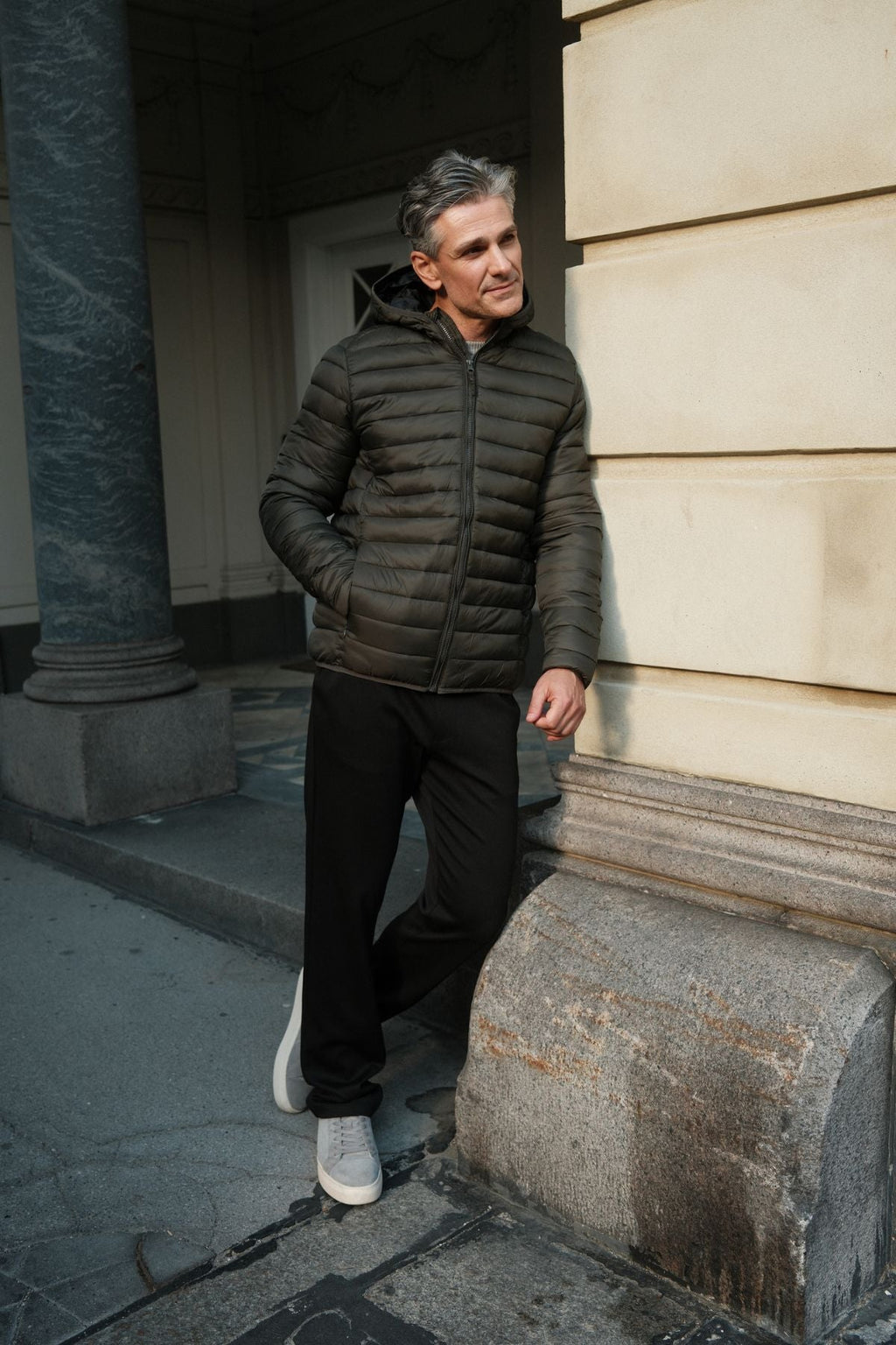 Lichte Pufferjas met capuchon - Olijf