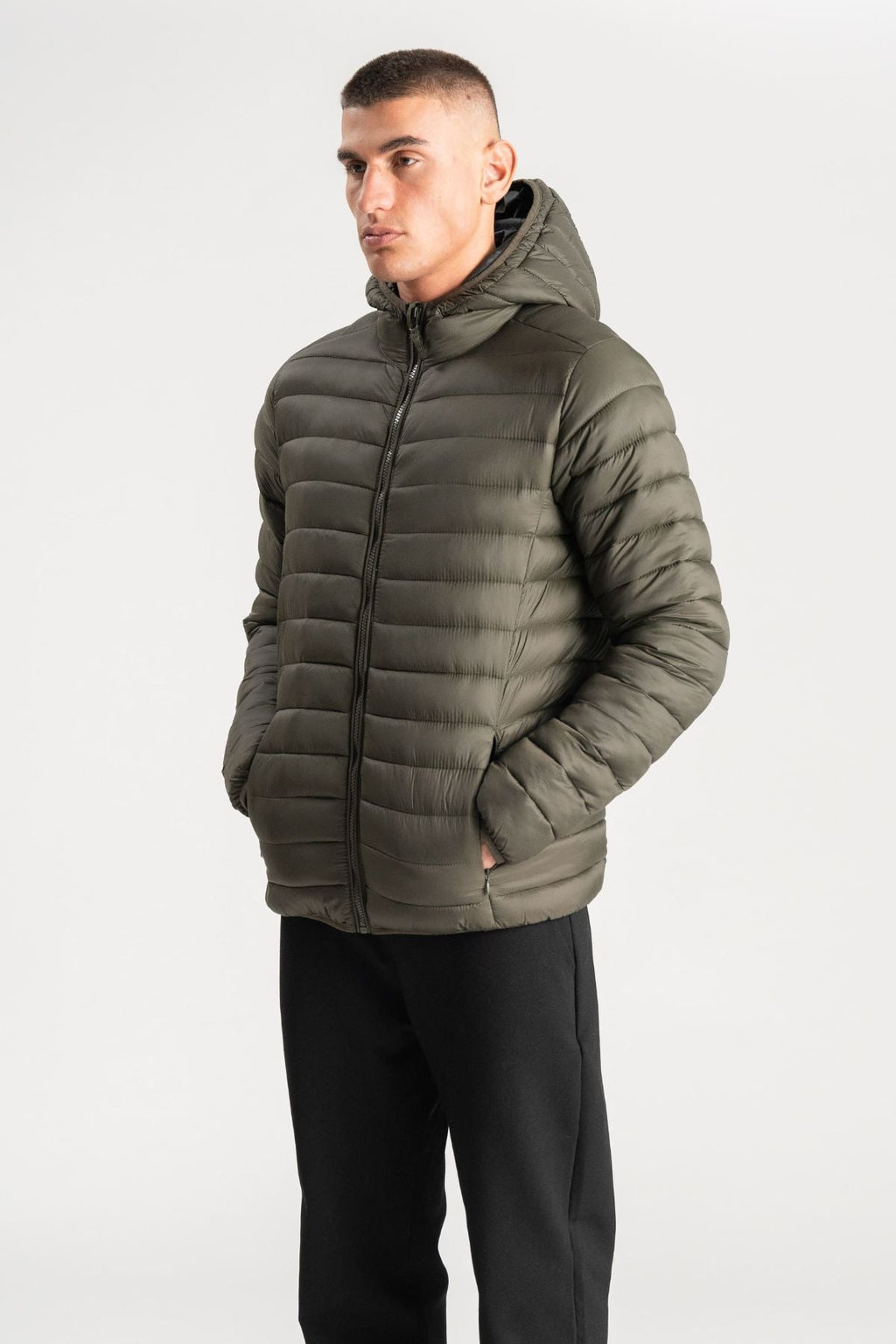Lichte Pufferjas met capuchon - Olijf