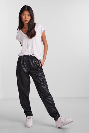 Nicole Bukser - Sort