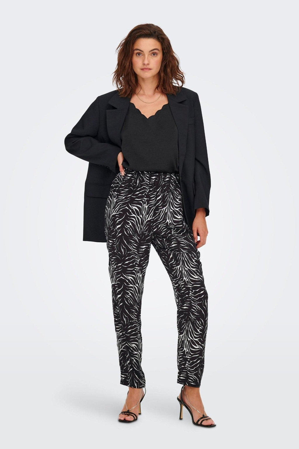 Mille Buker - Sort M. Hvide Striber