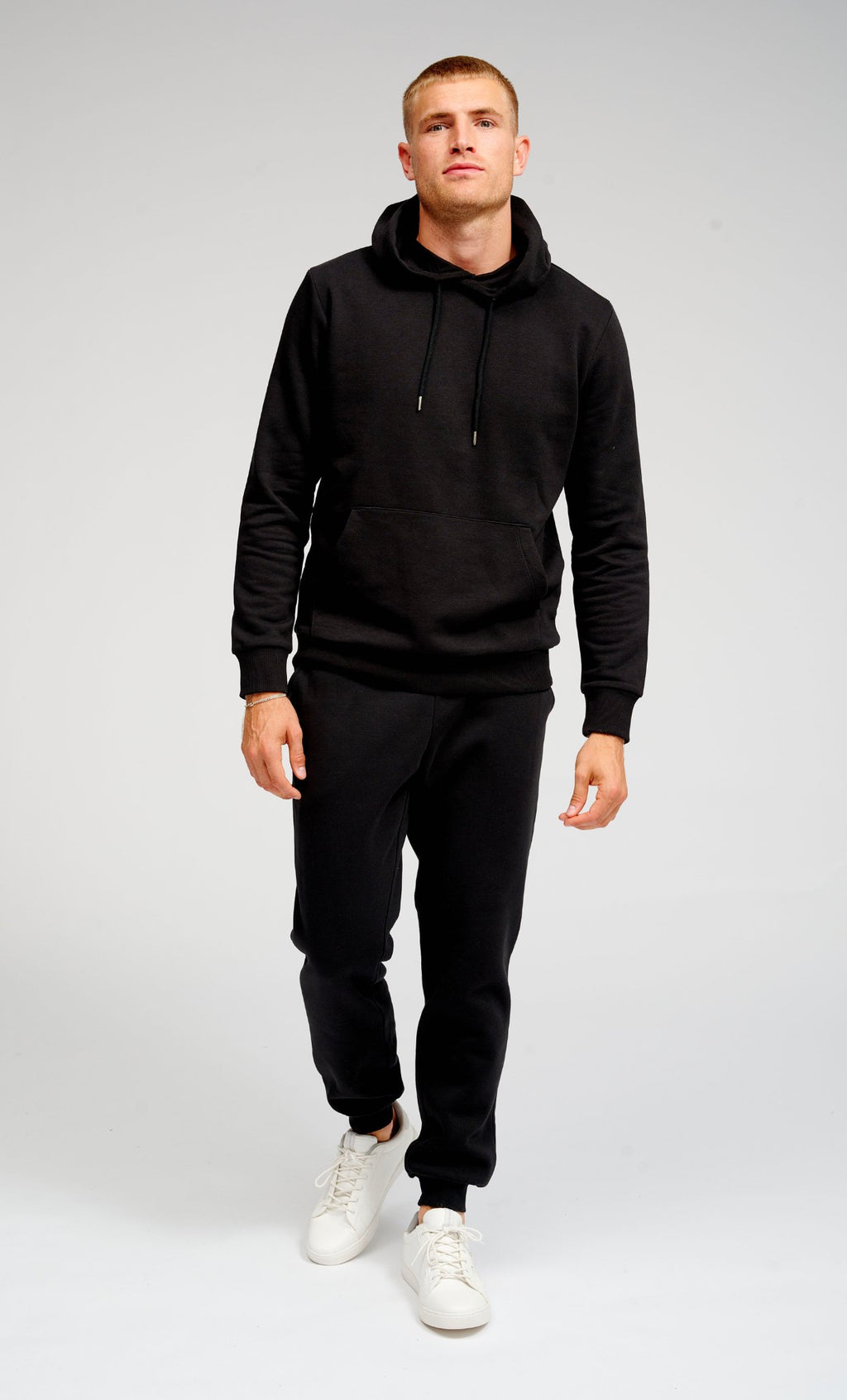 Basic Sweatsuit met hoodie (zwart) - pakketdeal