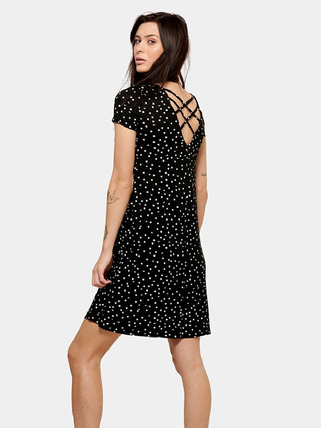 Loose dress with back details - Black triangle square