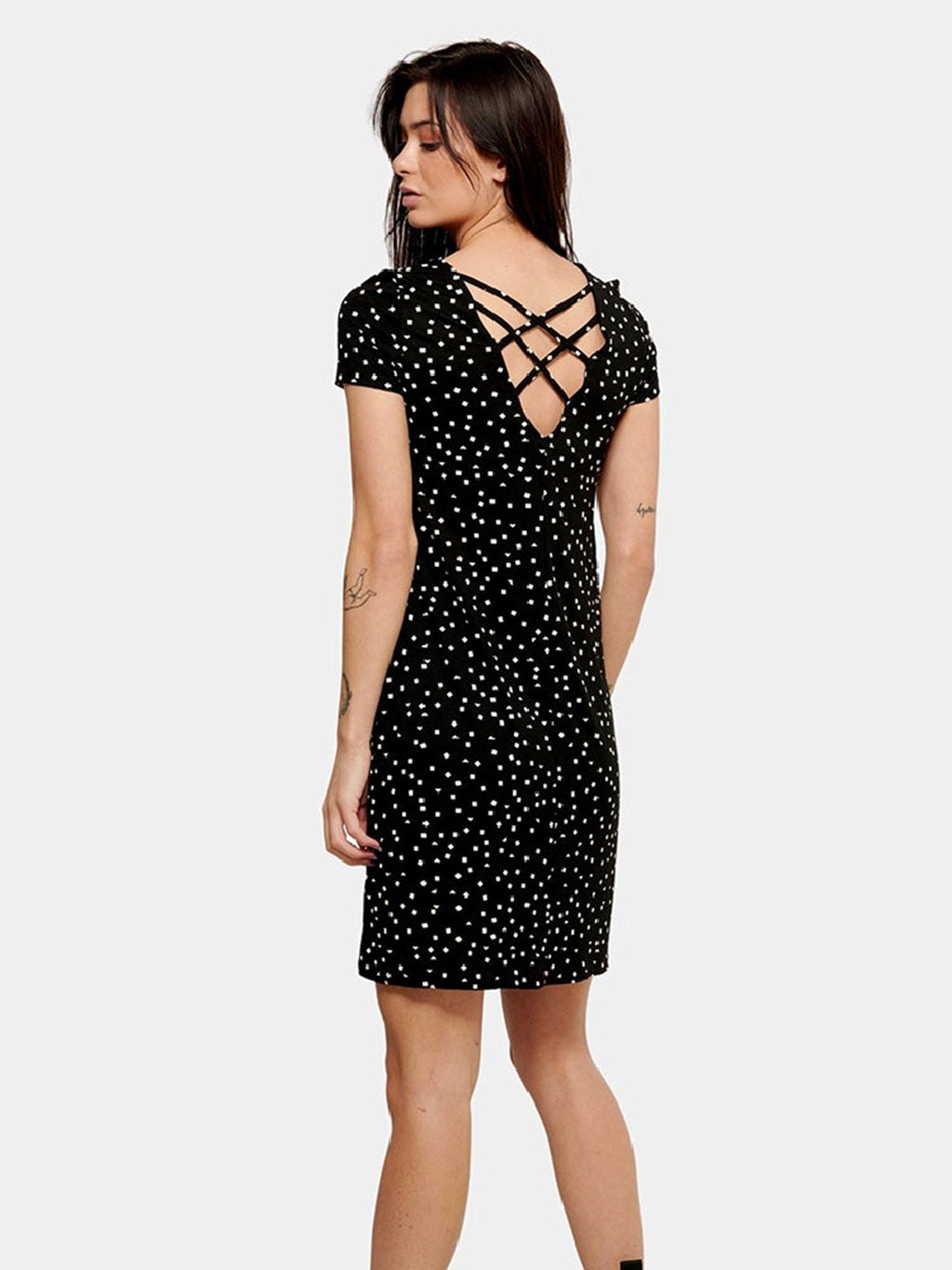 Loose dress with back details - Black triangle square